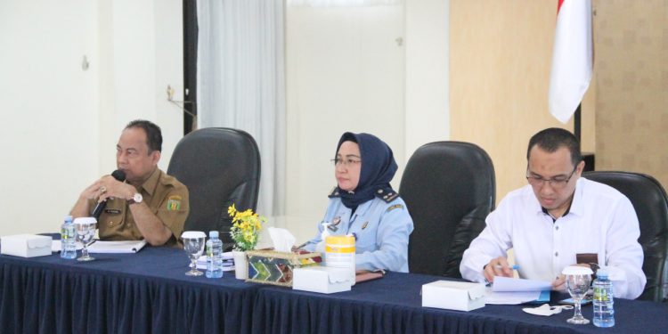 Rapat harmonisasi terkait Rancangan Peraturan Daerah (Raperda) Kabupaten Tabalong tentang Penambahan Penyertaan Modal Daerah. (foto : istimewa)