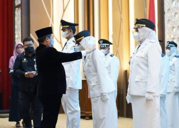 Berikut Camat dan Lurah yang Baru Disematkan Tanda Jabatan oleh Walikota