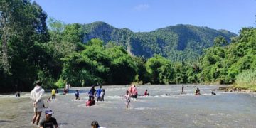Wisata Pantai Nateh Pegunungan Meratus Ramai Pengunjung