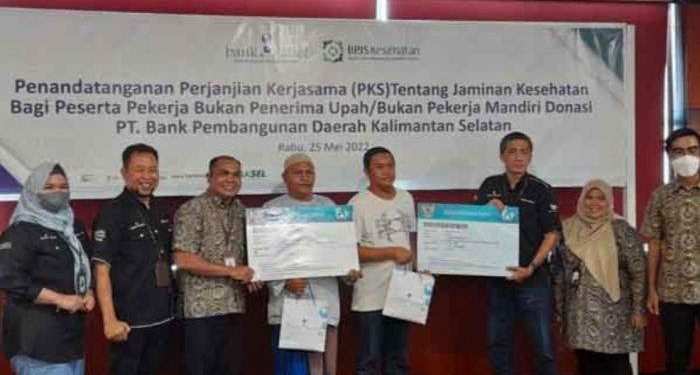 Bank Kalsel penandatangan PKS dengan BPJS Kesehatan terkait jaminan kesehatan bagi peserta pekerja bukan penerima upah/bukan pekerja mandiri. (foto : istimewa)