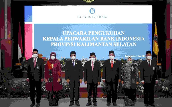 Foto bersama di upacara pengukuhan kepala KPwBI Kalsel. (foto : Humas Bank Indonesia)