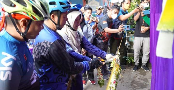 Walikota Banjarmasin H Ibnu Sina saat meresmikan Bank Sampah Ketupat Pandan. (foto : Humas Pemko Banjarmasin)