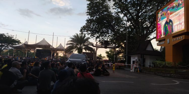 Supporter Barito Putera Nonbar di Balaikota Banjarmasin. (Foto : shn)