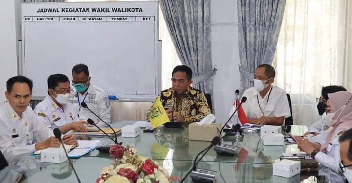 Wakil Walikota Banjarmasin Arifin Noor saat memimpin rapat koordinasi tentang penilaian lapangan kinerja Pemerintah penurunan stunting di Kalsel. (foto : Humas Pemko Banjarmasin)