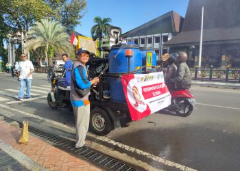 Semarakkan HUT Bhayangkara, DLH Banjarmasin Semprotkan Eco Enzyme ke Udara