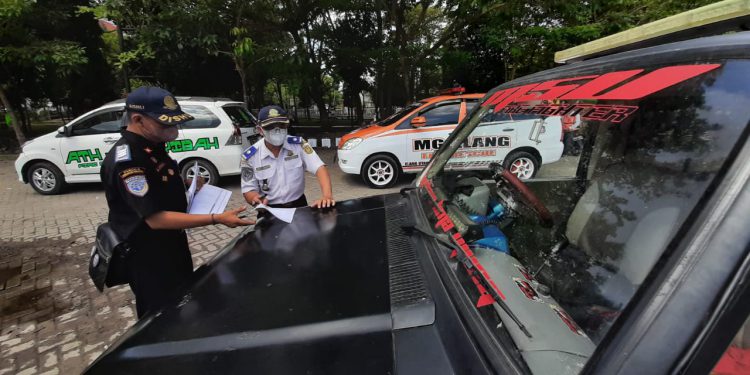 Unit Mobil BPK saat diuji standar jalan oleh petugas Dishub Banjarmasin. (foto : shn)