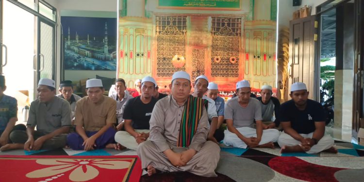 Majelis Ta'lim Darus Sholihin saat ikrar menolak segala bentuk intoleransi, radikalisme serta terorisme. (foto : istimewa)