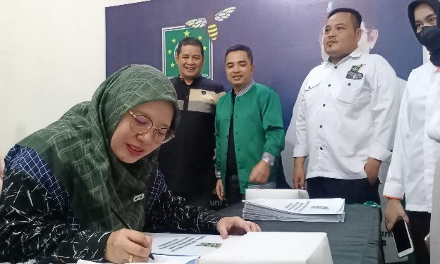 Ketua DPC PKB Banjarmasin Hilyah Aulia saat mendaftar Bacaleg beberapa waktu lalu. (smr)