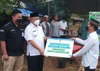 Bank Kalsel Bantu Dana Pembangunan Musholla Darussyifa