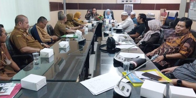 RDP Komisi III DPRD Banjarmasin dengan pihak PUPR Banjarmasin. (foto : sna)