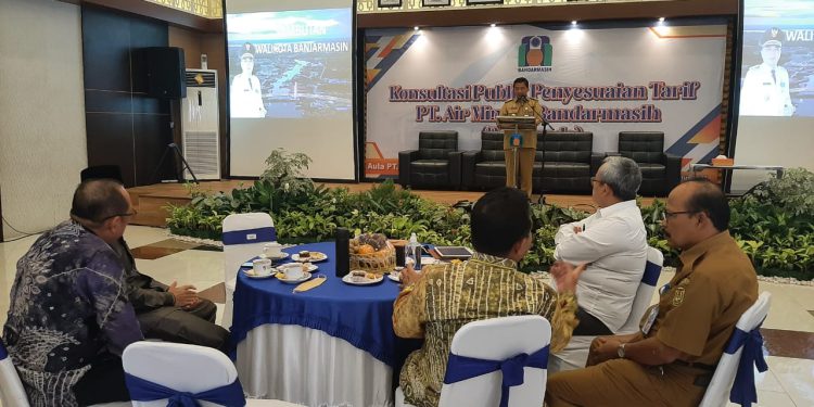 Konsultasi publik terkait kenaikan tarif leding di Aula PTAM Bandarmasih. (foto : shn)