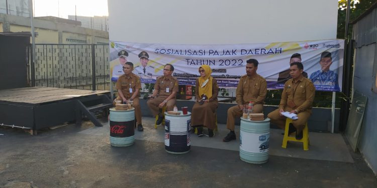 Sosialisasi pajak restoran kepada pengelola atau pemilik gerai di Kota Lama oleh BPKAD Banjarmasin. (foto : shn)