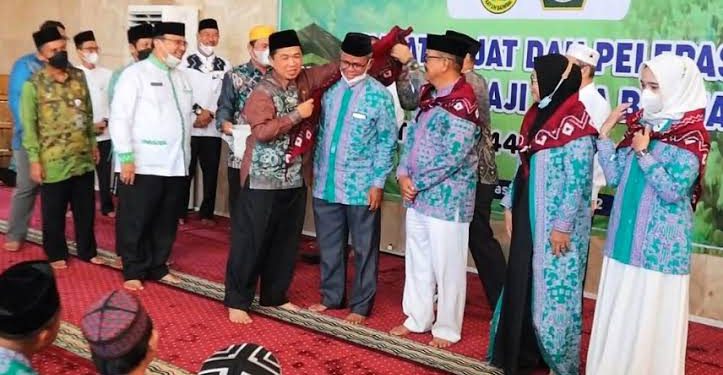 Pelepasan jemaah haji Banjarmasin oleh Walikota Banjarmasin H Ibnu Sina.