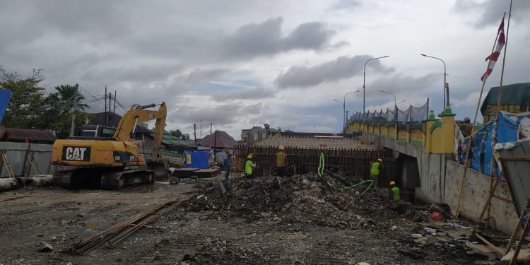 Proyek Jembatan Sulawesi II yang dikerjakan. (foto : shn)