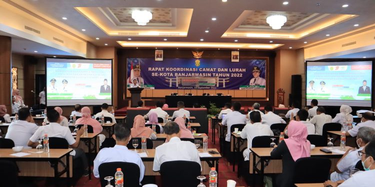 Rapat koordinasi Camat dan Lurah se Banjarmasin mengenai penggunanaan dana Kelurahan. (foto : shn)