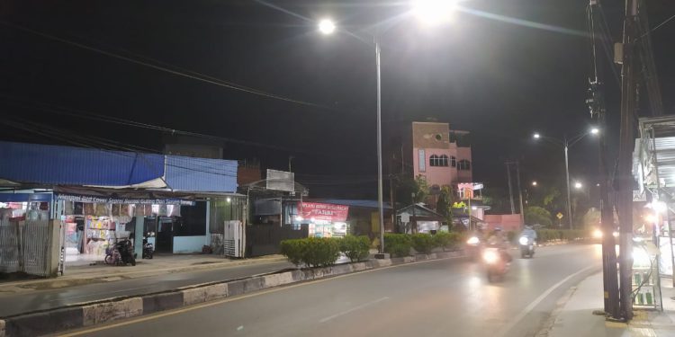 Lambu PJU yang kini banyak beralih ke LED. (foto : shn)