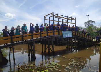 Wakil Walikota Bersama DLH Banjarmasin Bersih-bersih Sungai Biuku