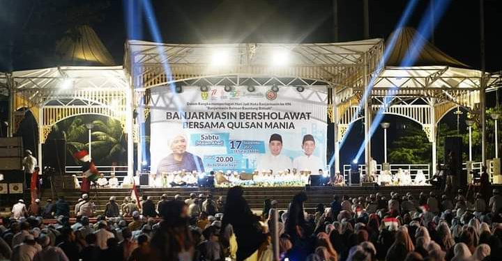 Kegiatan Banjarmasin Bershalawat dalam rangka memeriahkan Harjad ke-496 Banjarmasin. (foto : Humas Pemko Banjarmasin)