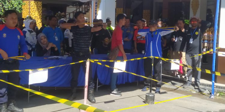 Walikota Banjarmasin H Ibnu Sina saat membuka lomba Ketapel di Balaikota Banjarmasin. (foto : shn)