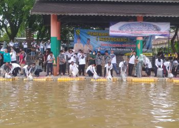 Rakerwil APEKSI Komwil V, Tebar 10 Ribu Benih Ikan 