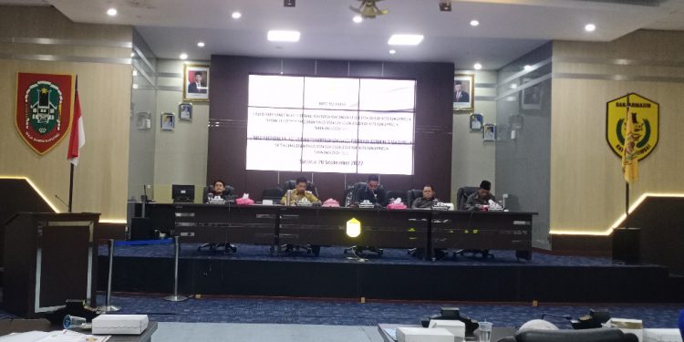 Rapat Paripurna penetapan Perubahan APBD 2022 dan Penyampaian Rancangan APBD 2023 di DPRD Banjarmasin. (foto : smr)