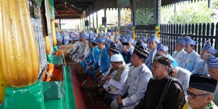 Walikota Banjarmasin H Ibnu Sina bersama Forkopimda ziarah di Makam Sultan Suriansyah dalam rangka Harjad ke-496 Banjarmasin. (foto : shn)