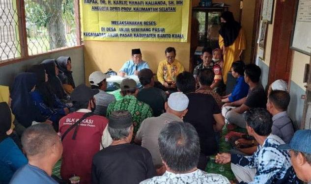 Anggota Komisi II DPRD Kalsel H Karlie Hanafi Kalianda saat reses di Kecamatan Anjir Pasar Kabupaten Barito Kuala, 11 - 18 Oktober 2022. (foto : Istimewa)