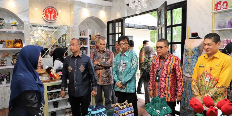 Jajaran Bank Kalsel dan Pemko Banjarmasin saat menghadiri Business Matching di Mess L Banjarbaru. (foto : Bank Kalsel)