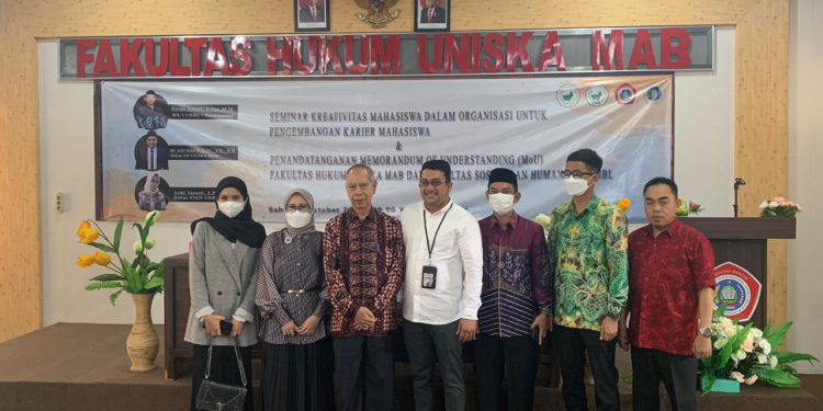 Foto bersama jajaran UNBL dan Uniksa usai seminar dan MoU. (foto : istimewa)