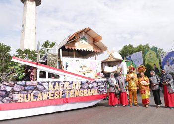Ribuan Masyarakat Saksikan Pawai Taaruf MTQ Nasional XXIX Kalsel 