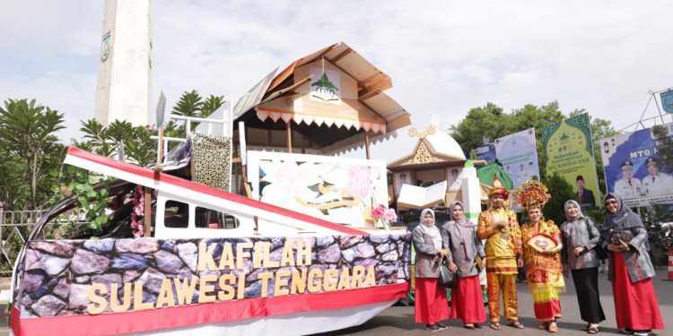 Parade pawai taaruf pada pelaksanaan MTQ Nasional di Taman Cahaya Bumi Selamat, Martapura. (foto : istimewa)