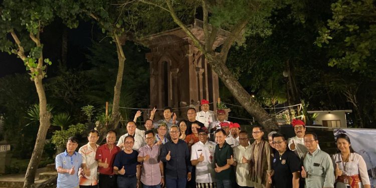 Para wartawan yang menghasilkan Bali Declaration saat berfoto bersama.