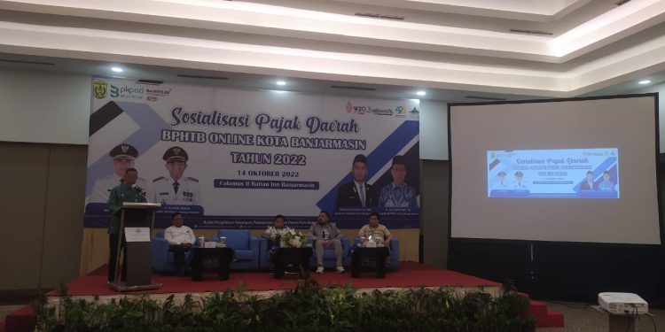 Sosialisasi pajak daerah mengenai BPHTB online, di Hotel Rattan Inn. (foto : shn)