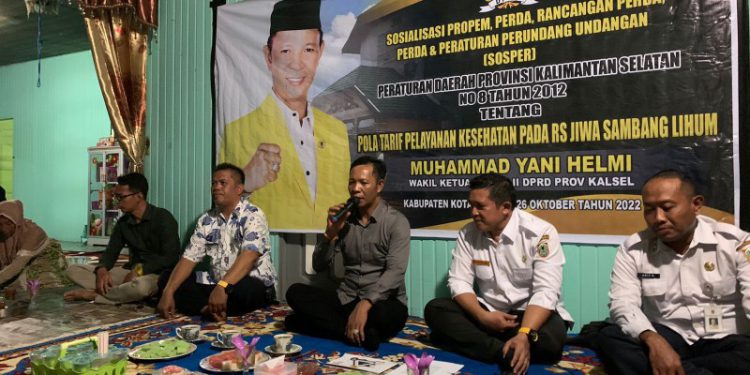 Wakil Ketua Komisi II DPRD Kalsel, Muhammad Yani Helmi saat Sosper terkait Pola Tarif Pelayanan Kesehatan RS Jiwa Sambang Lihum yang telah disahkan ke dalam Peraturan Daerah (Perda) Pemprov Kalsel Nomor 8 Tahun 2012. (foto : istimewa)