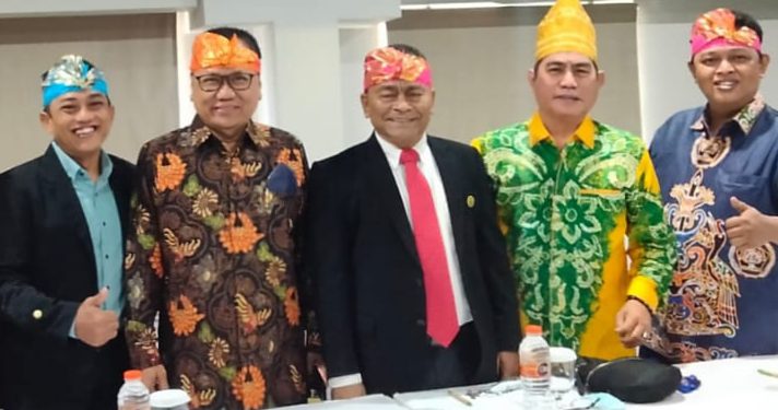 Ketua Umum PWI Pusat Atal S Depari terpilih jadi President Confederation of ASEAN Journalist (CAJ) bersama Ketua PWI Kalsel, Zainal Helmie, Ketua PWI Kaltim, Endro S Effendi, Sekretaris PWI Kalteng, Ika Leluna dan Sekretaris Dewan Kehormatan,  Sasongko Tedjo. (foto : istimewa)