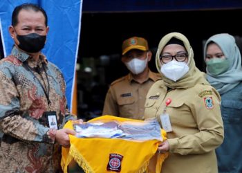 Bersama Dinsos, Bank Kalsel Ikut Berpartisipasi Perlengkapan Penanganan Bencana