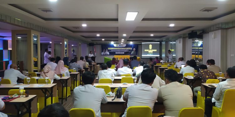 Walikota Banjarmasin H Ibnu Sina memberi sambutan pada Forum Komunikasi Publik (FKP) Kemudahan Pelayanan Perizinan Usaha dalam Upaya Peningkatan Investasi di Banjarmasin. (foto : shn)