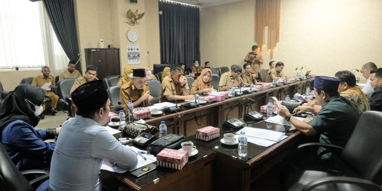 Komisi IV DPRD Kalsel  laksanakan Rapat RDP dengan Disdikbud dan Dinsos Kalsel terkait program kerja Tahun Anggaran 2023. (foto : putza)