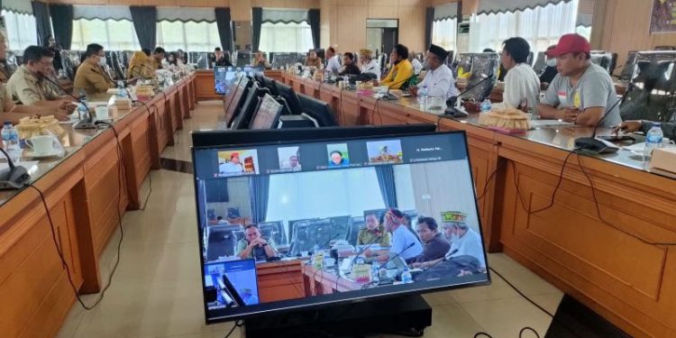 Tim Percepatan Pemekaran Tanah Kambatang Lima saat pertemuan dengan DPRD Kalsel. (foto : istimewa)