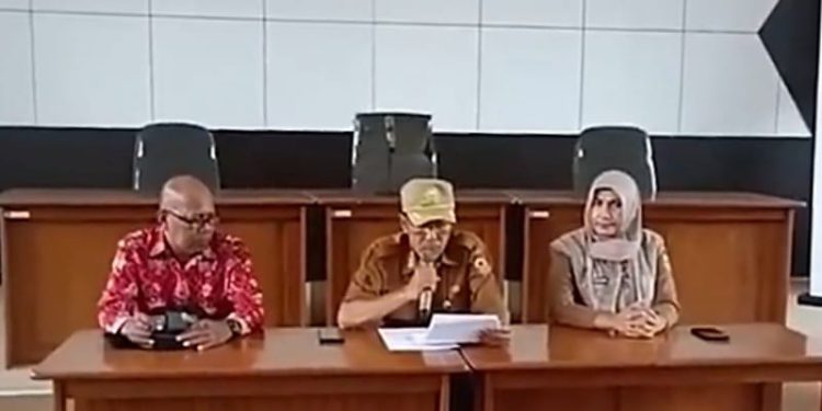 Kepala Disnakertrans  Kalsel Irfan Sayuti saat mengumumkan kenaikan UMP Kalsel 2023 sebesar Rp 3,1 juta.