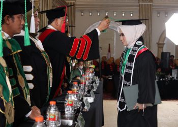 Wisudawan Angkatan Pertama UNBL Disumpah dan Dilantik Menjadi Tenaga Kesehatan 