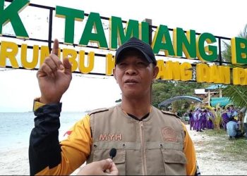 Paman Yani Apresiasi Pengelolaan Pantai Teluk Tamiyang Kotabaru