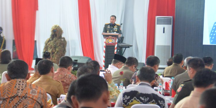 Danrem 101/Antasari Brigjen TNI Rudi Puruwito memberikan sambutan pada HUT ke-61 Korem 101/Antasari. (foto : Penrem 101/Antasari)