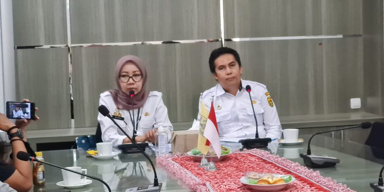 Kepala Diskominfotik Banjarmasin Windiasti Kartika saat pertemuan akhir tahun dengan wartawan. (foto : shn)