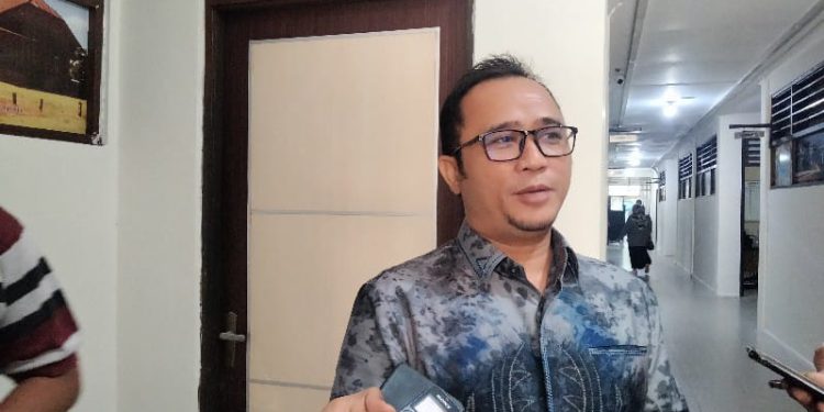 Ketua Pansus Raperda RPPLH Afrizaldi saat diwawancarai usai pembahasan Raperda tersebut di Dewan Banjarmasin. (foto : smr)