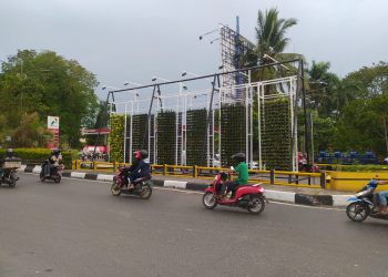 DLH Bangun Taman Vertikal di Sela Jembatan depan SPBU Jalan Jenderal Sudirman 