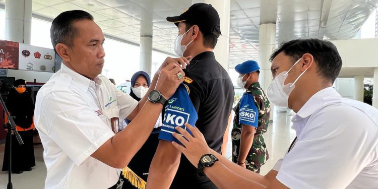 Peresmian Posko Terpadu Angkutan Udara di Selasar Exhibition Hall Terminal Kedatangan Bandara Internasional Syamsudin Noor. (foto : istimewa)