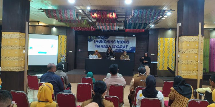 Kegiatan Yayasan Pensil Waja Banua (YPWB) melaunching video bahasa isyarat di Rumah Anno 1925. (foto : shn)