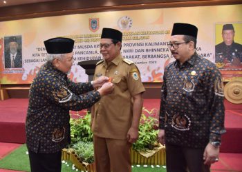 Paman Birin Terima Piagam dan Medali Kejuangan 9 Windu Kemerdekaan RI dari DHN 45 