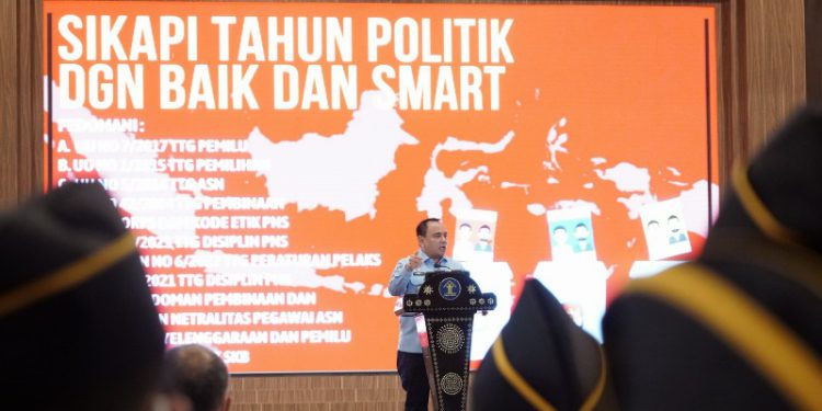 Sekretaris Jenderal Kemenkumham, Komjen Pol. Andap Budhi Revianto saat memberikan sambutan pada acara Ikrar Netralitas ASN Kemenkumham. (foto : istimewa)